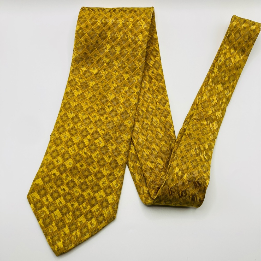 Italo Ferretti gold diamonds geometric print 100% silk tie. Made in Italy.